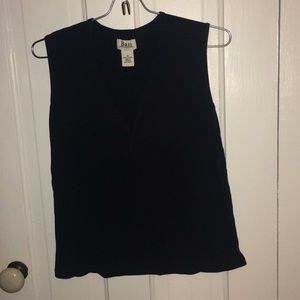 Bass V-neck Sleeveless Top